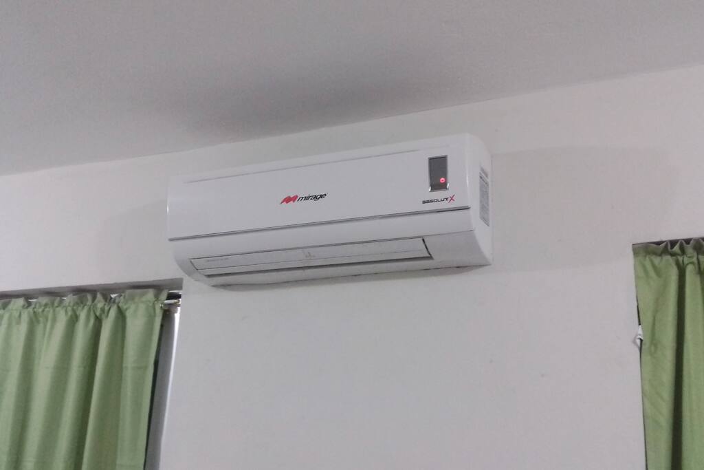 El cuarto tiene minisplit.