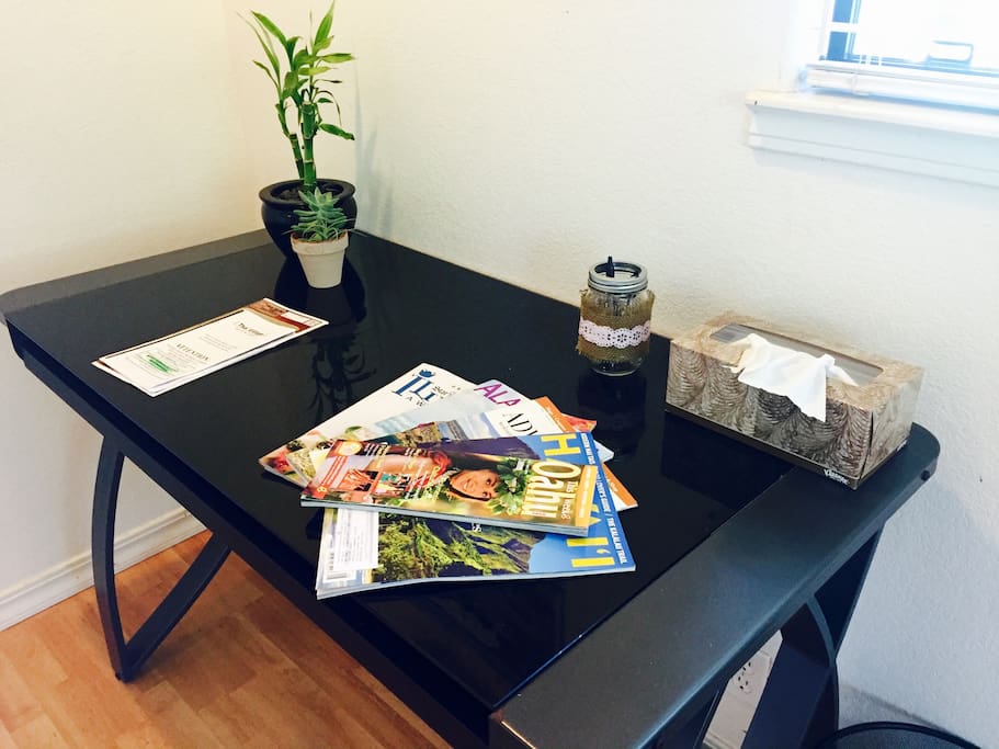 Menus of nearby restaurants, Hawaii magazines and brochures on desk!