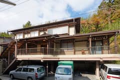 Group+stay+in+a+beautiful+private+space+created+by+Hida+furniture+in+a+traditional+townhouse+just+a+short+walk+from+the+famous+Higashiyama+Yuko
