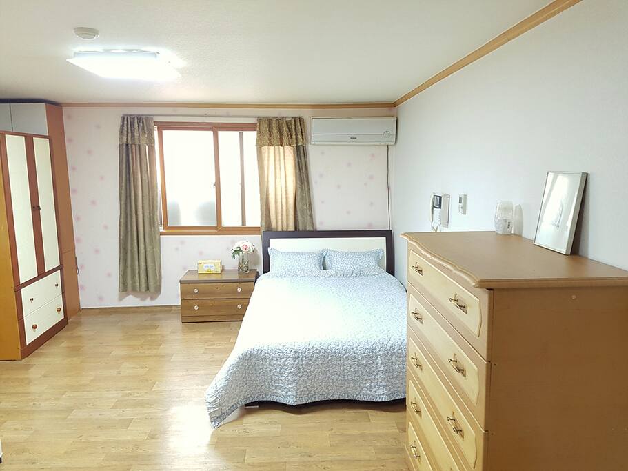 bed,closet,drawers