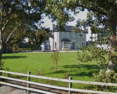 Luxury 4 bedroom house with  majestic sea-view.