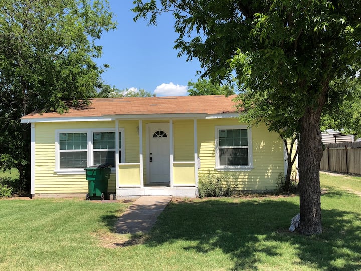 2W 412 Berry Houses for Rent in Throckmorton, Texas, United States