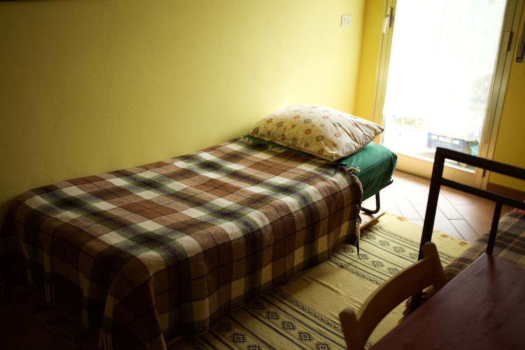 another single bed in guest room