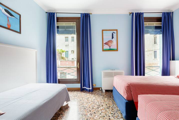 Colorful Apartment Overlooking the Rio Marin Canal gallery image 3