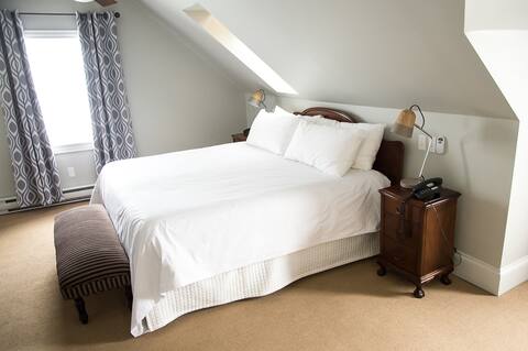 Two level King Suite Overlooking Lunenburg Harbour