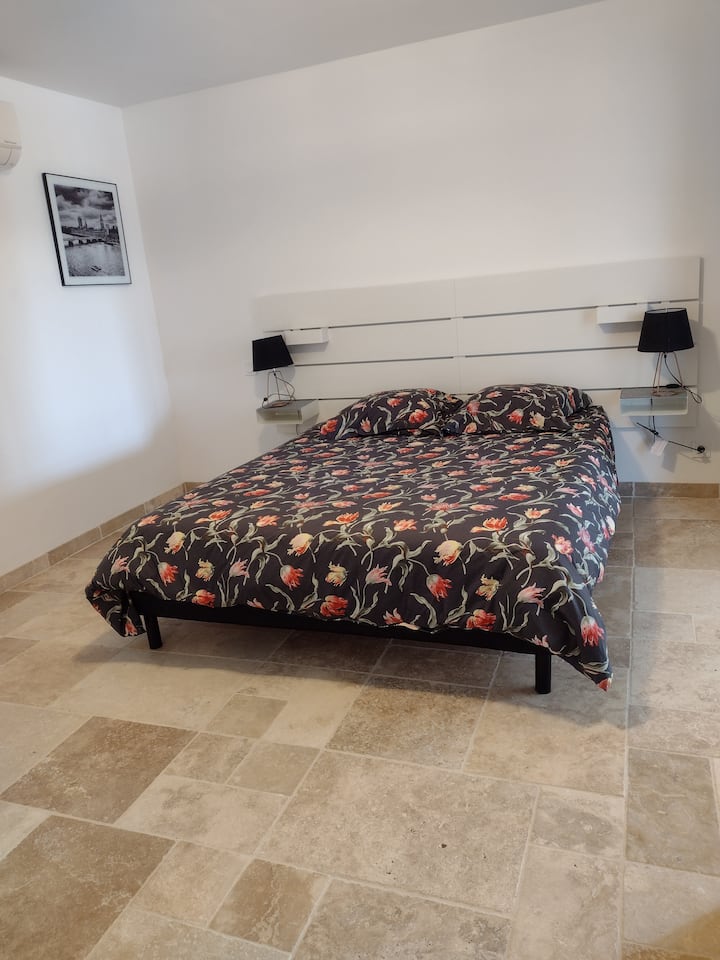 ห้องสวีทหลักอยู่ที่ชั้นล่าง 160 เตียง