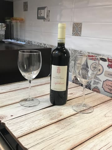 VATICAN GARDEN-LOVELY AND BRIGHT APARTMENT gallery image 3