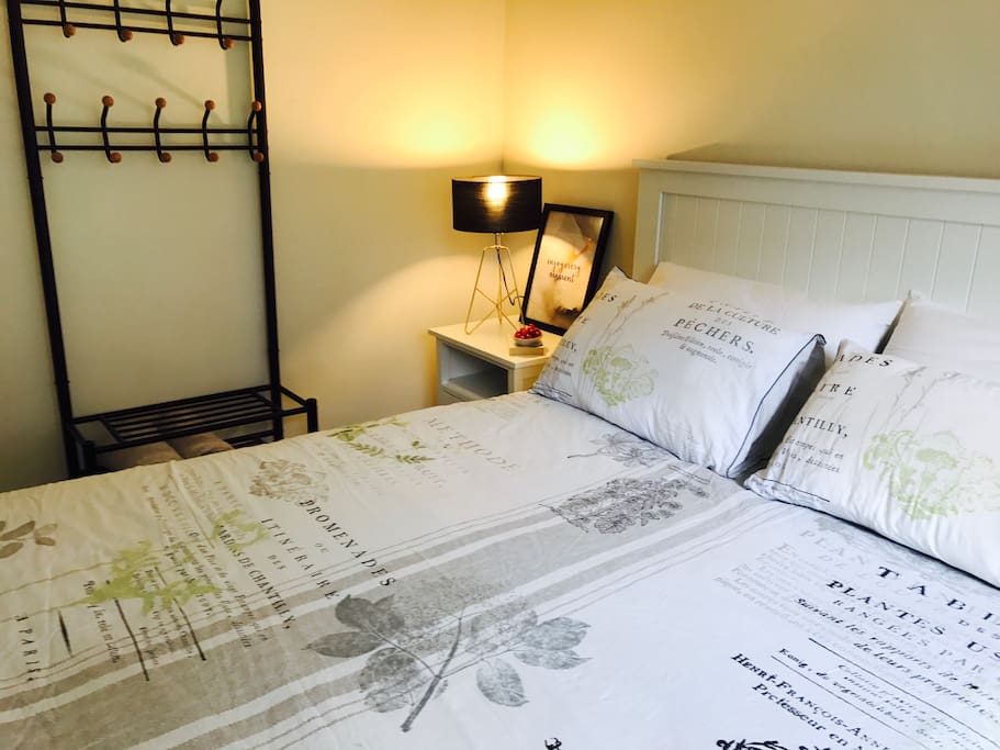 Queen bed