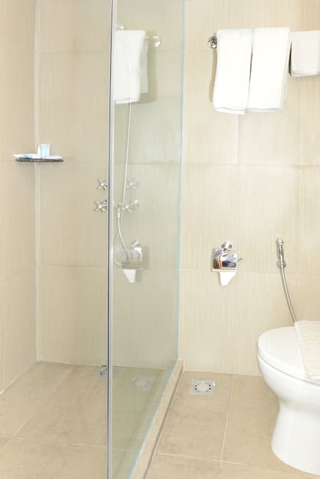 Bond - shower room