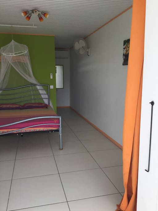 votre vue en entrant dans la chambre, son espace est généreux