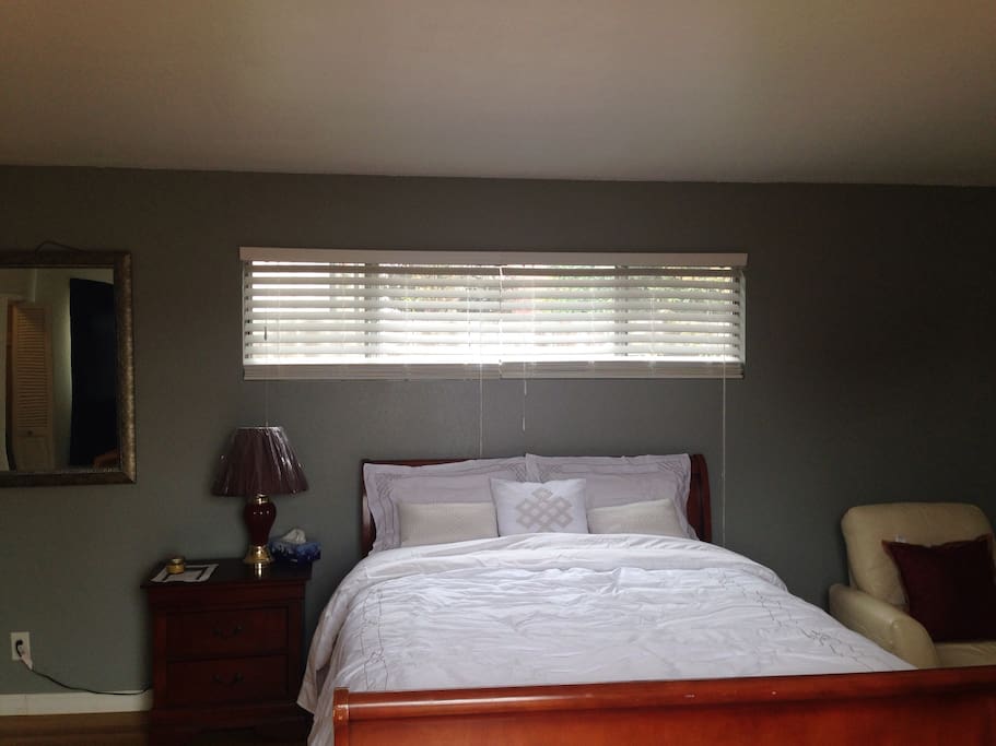 Queen size bed .