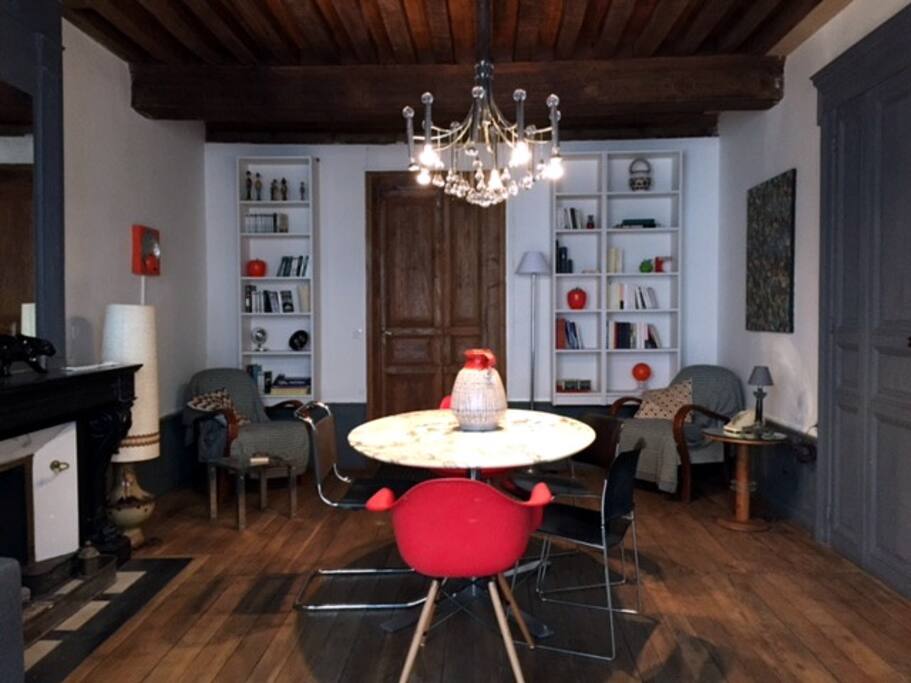 Salle a manger avec canapé convertible