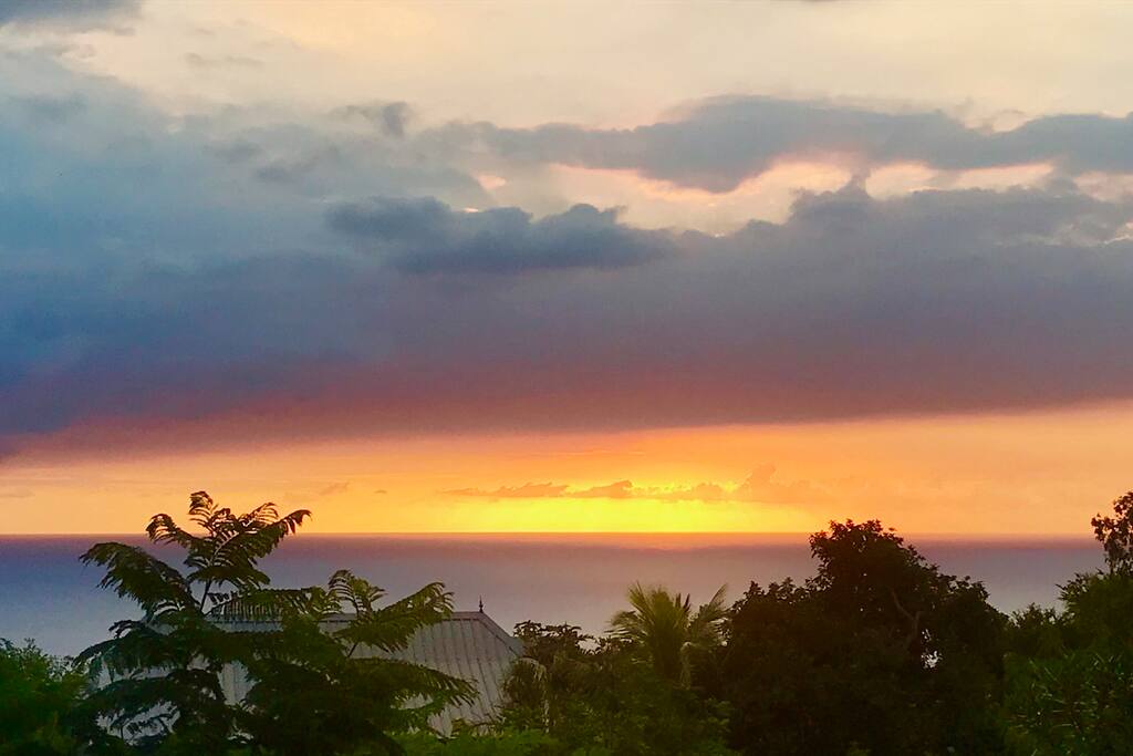 Vue mer avec coucher de soleil