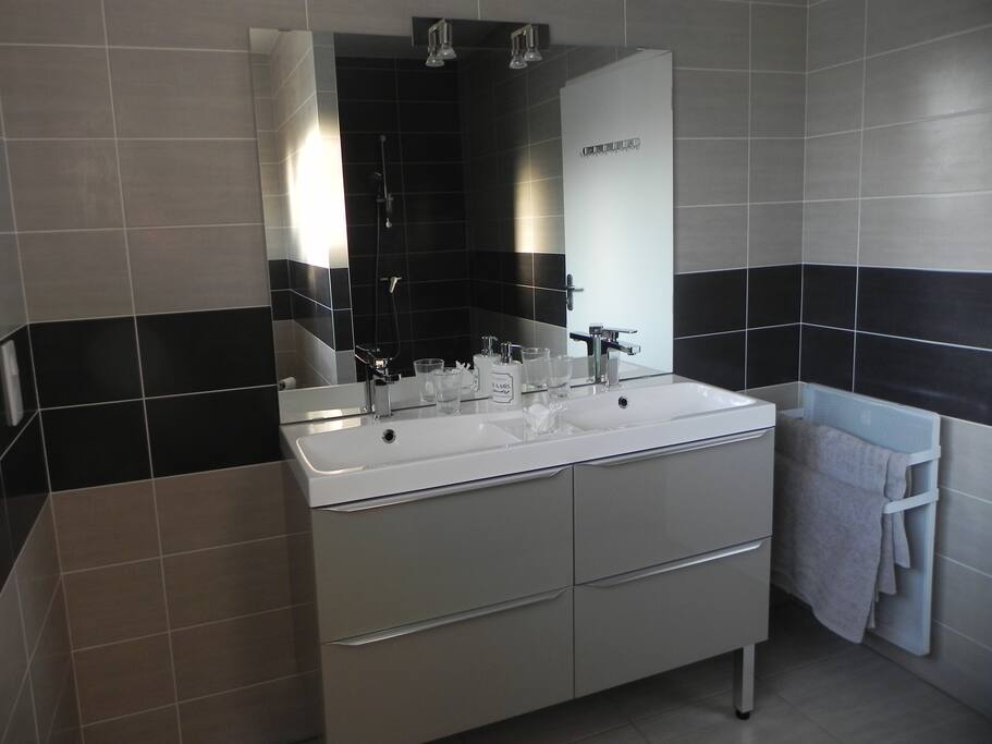 salle de bain vasques et douche à l'italienne