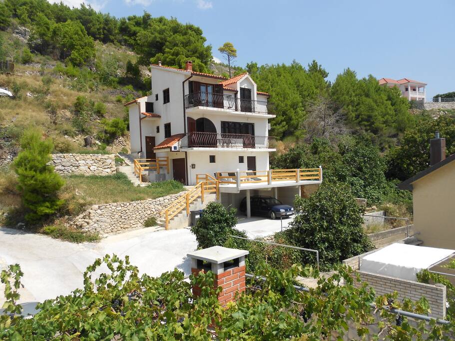 Top floor apartment in rustic property with all mod cons