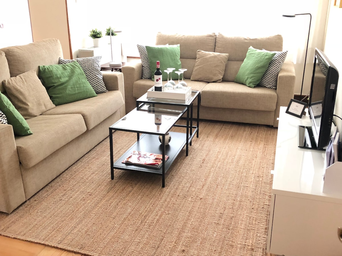 Leistungsstarkes Airbnb: Mikeletes Beach House. Free Parking. AC. in Donostia   San Sebastián