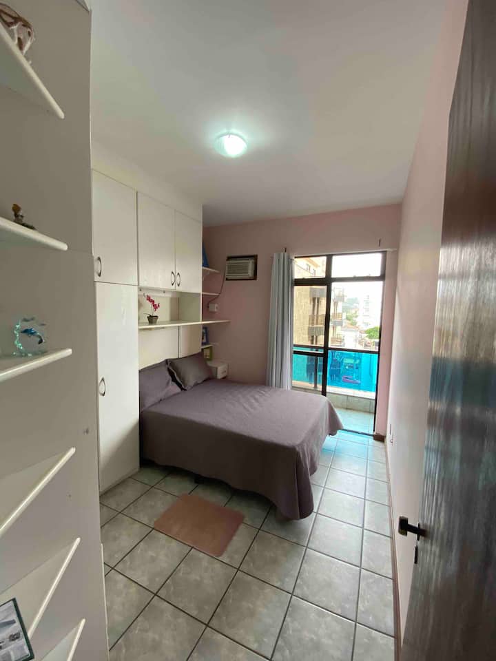 View through the 2nd bedroom door with box bed, air-conditioning, multi-channel TV, refrigerated air and balcony. Exclusive bathroom in front of the bedroom door in the hallway 