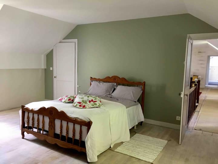 Საძინებელი № 4 ( 2 სართული)