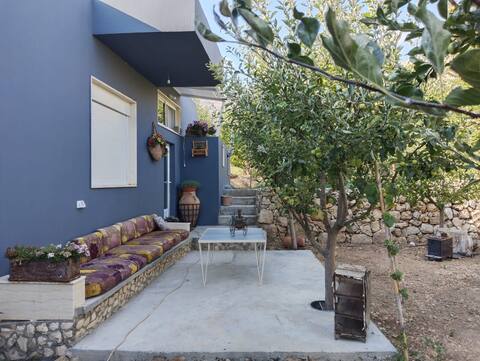 Retreat Studio