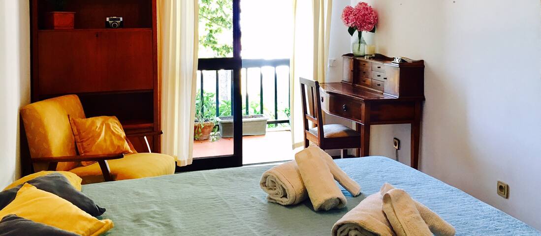 Double room in Cozy Portuguese Home  :)