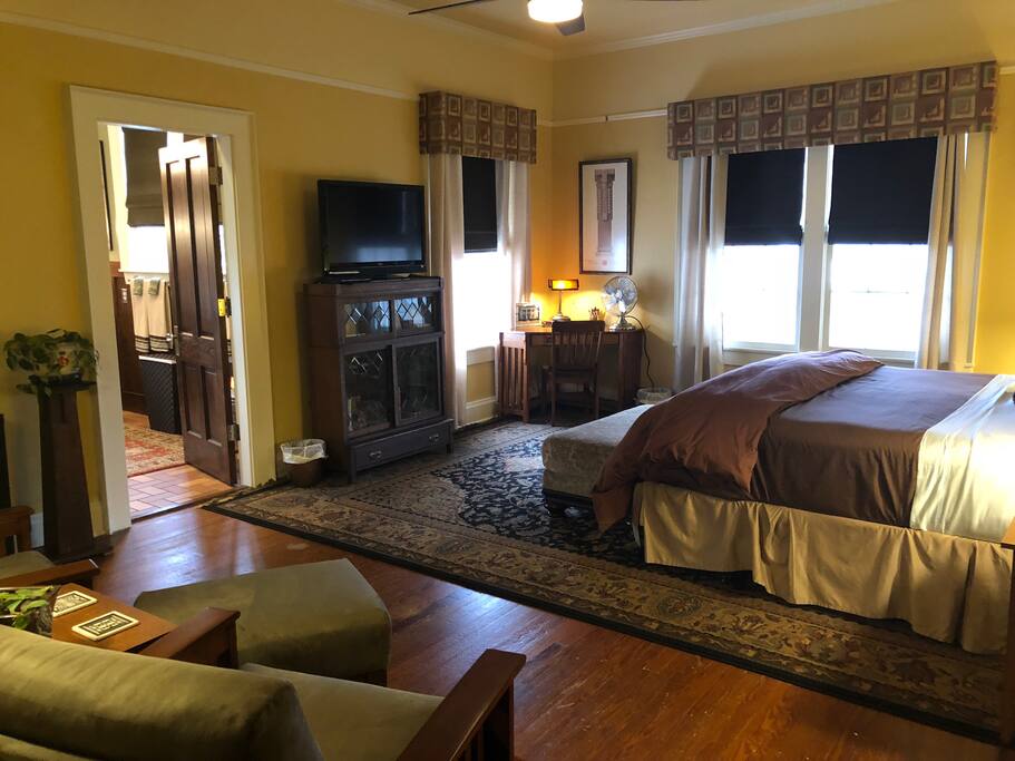 Frank Lloyd Wright room with cable TV at end of bed.