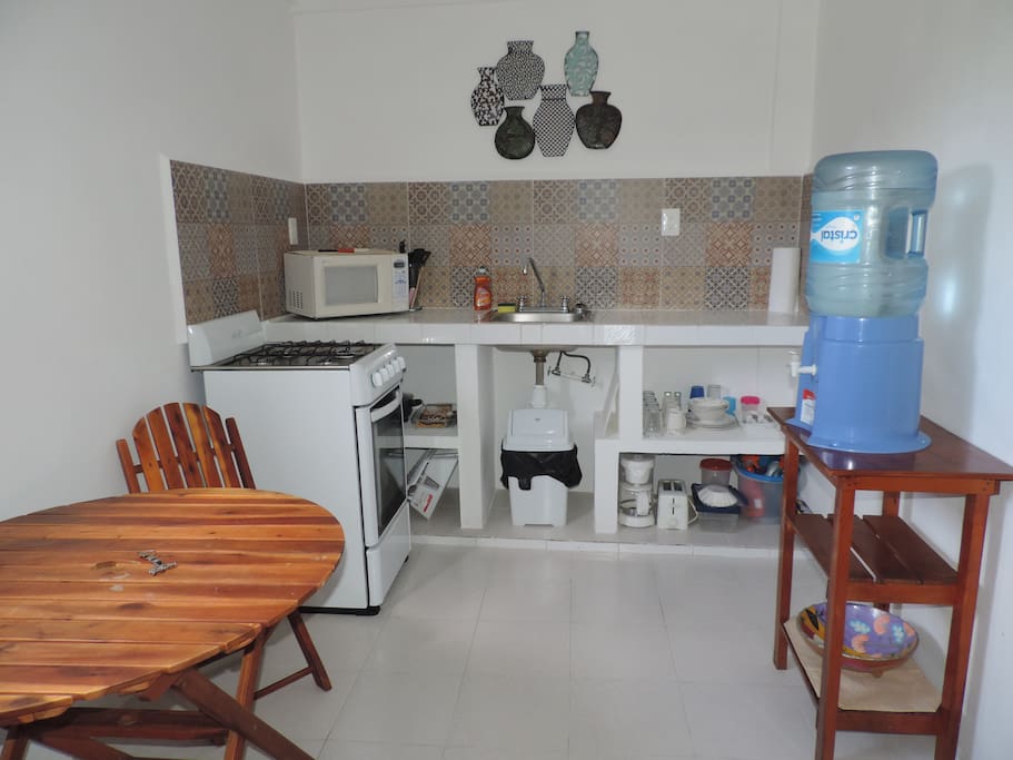 The fully equipped kitchen! Perfect for preparing everything from snacks to full meals