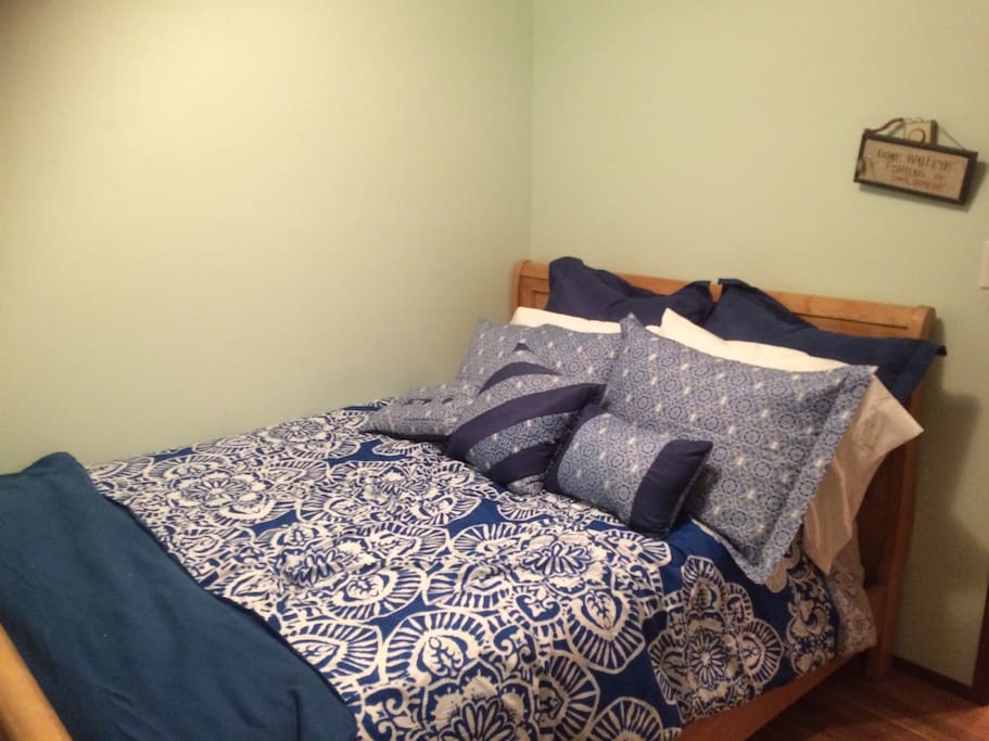 Bedroom 2. One queen bed.