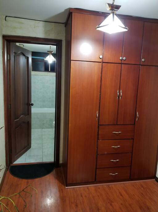 BAÑO PRIVADO EN DORMITORIO PRINCIPAL