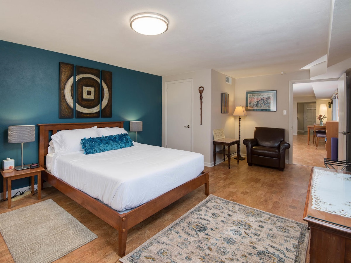 Დიდი ცალკე საძინებელი საწოლით