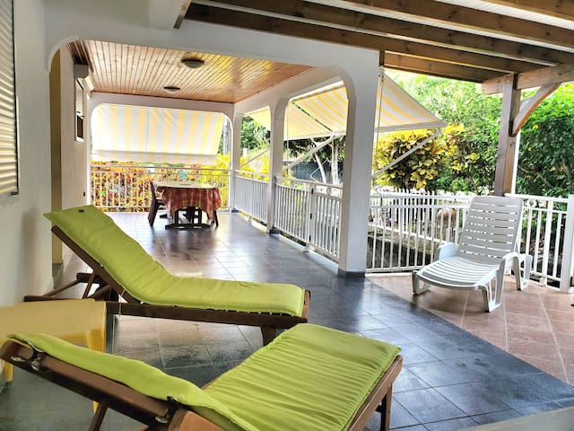 Entire home with 2 bedrooms in Martinique - La Maison Fleurie