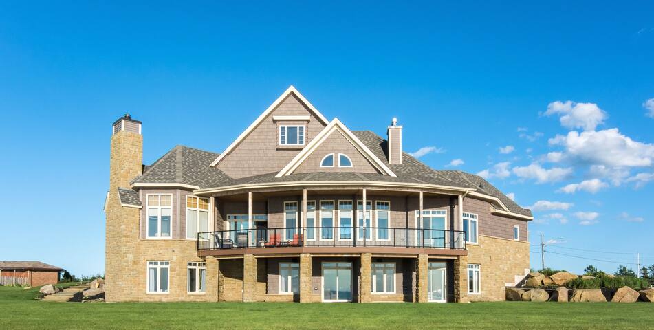 Stunning Private Oceanfront resort! gallery image 2