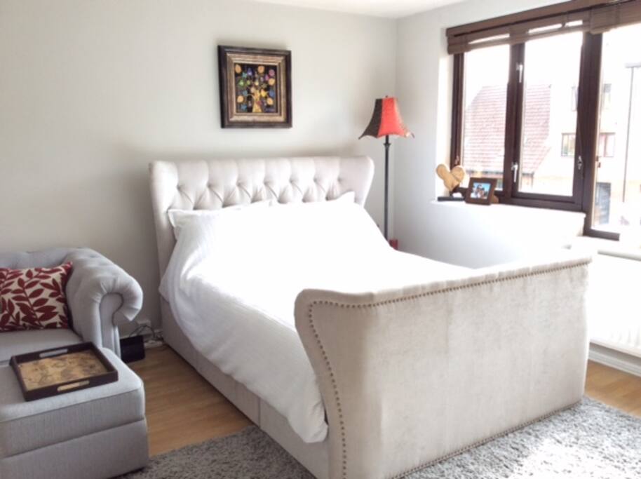 Kingsize bedroom