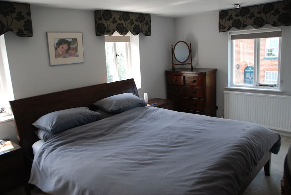 Super king-size double bedroom (with en suite shower room)