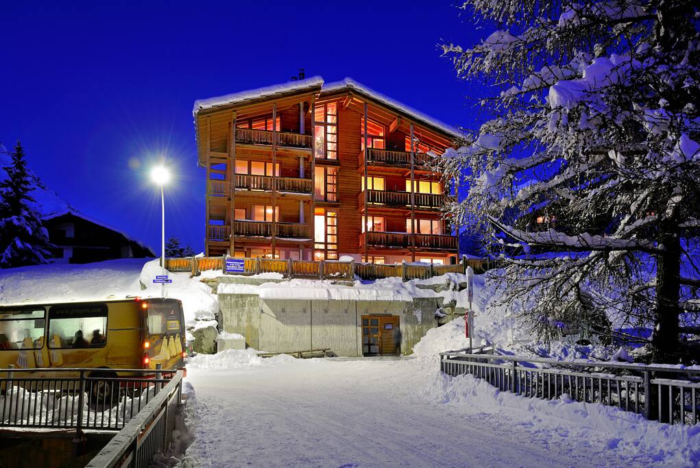 Mit den Ski vor die Haustüre