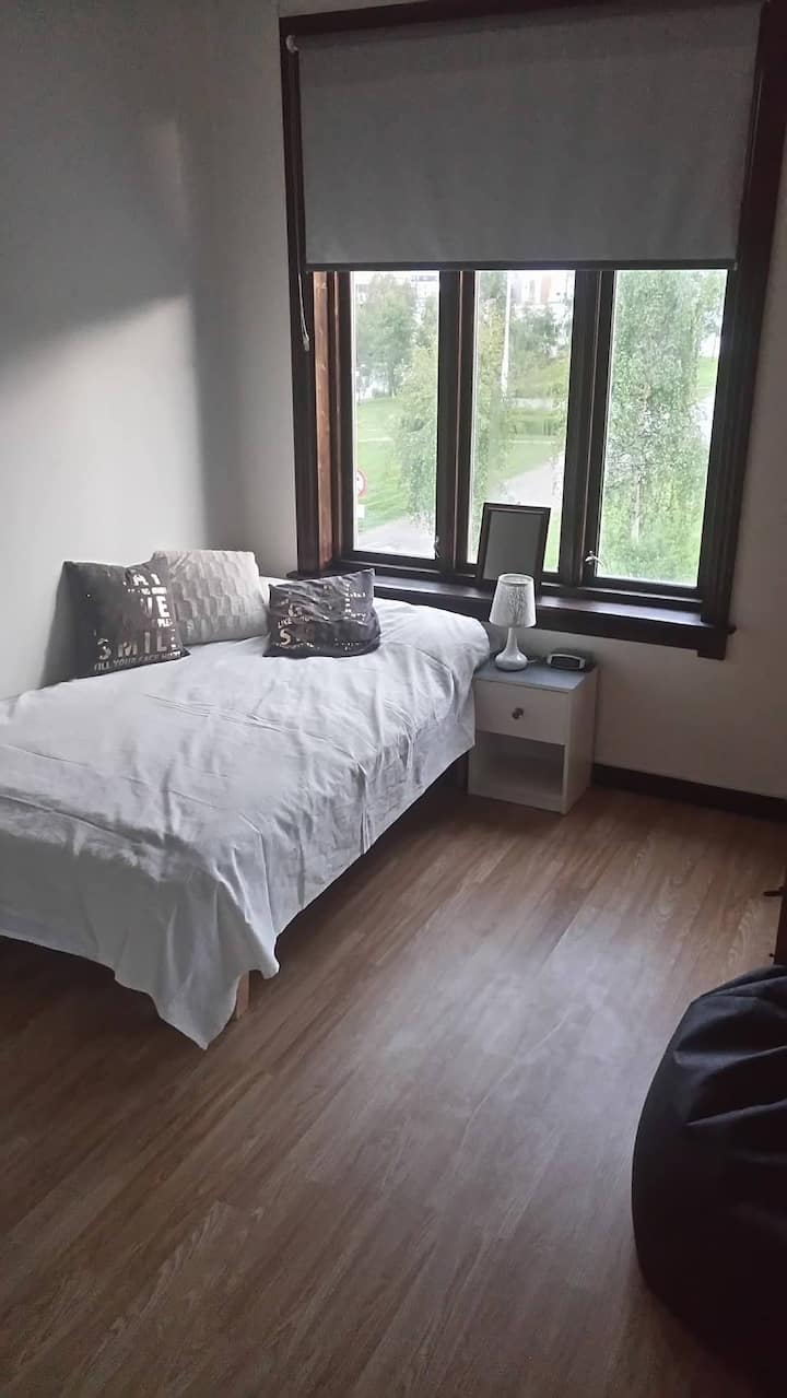 غرفة النوم الأولى