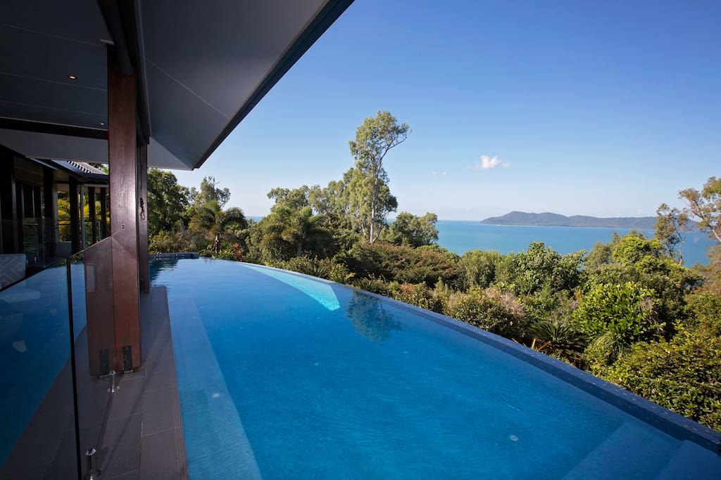 Horizon's on Mission - Pool views to Dunk Island