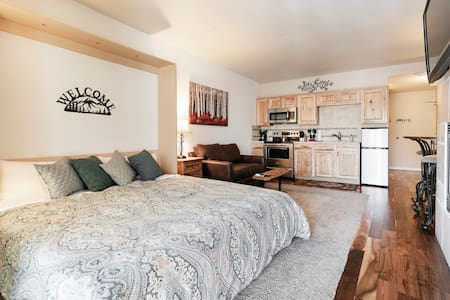 Long Term Lease OK Trail Side-Clean-Quiet-King Bed