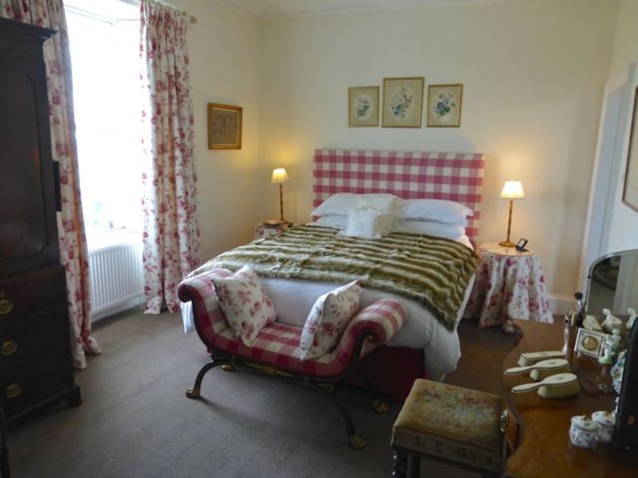 Pink bedroom with ensuite bathroom