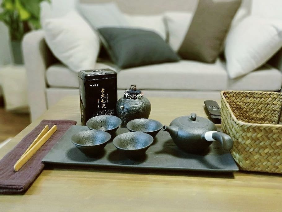 黑陶茶具,房东以为您准备了家乡特产毛尖供您品尝!