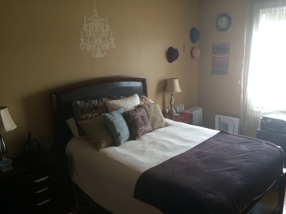 Large bedroom with queen bed and lots of morning light. Also has desk with outlets and printer/scanner.