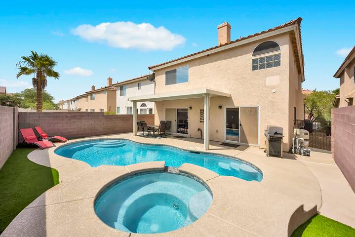 Modern 4 bedroom w/ pool,parking, patio,and grill gallery image 5