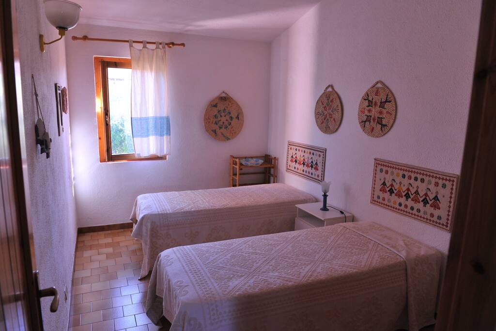 Smaller double/twin bedroom