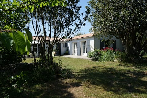 Île de Ré, House 6 pers. large wooded garden...