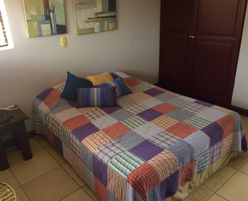 Cama Queen para dos personas