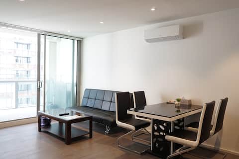 Successful Airbnb property: Harbourview Apartment w/ Pool, Spa & Gym Access in Docklands