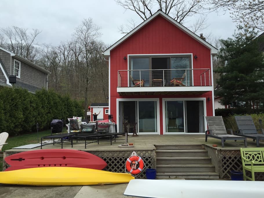 Back of the house (facing the lake)