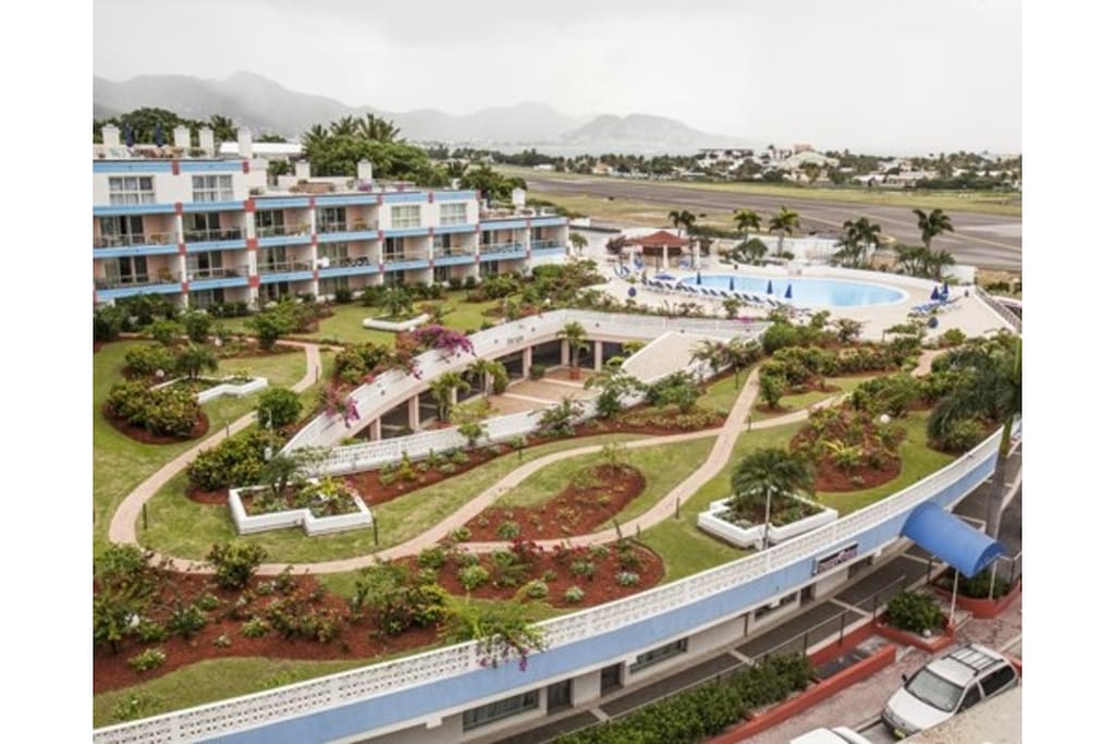 Royal Islander, La Terrasse (The property)
