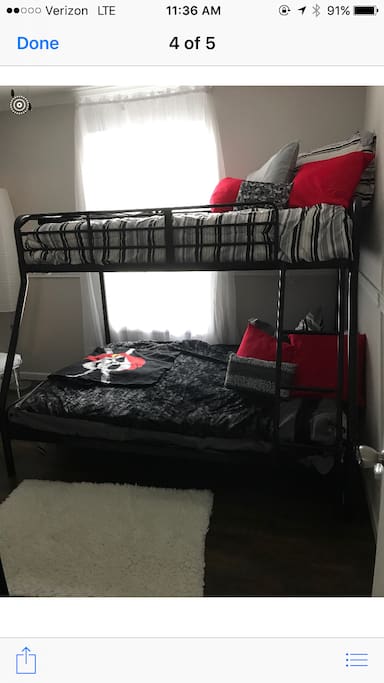 Bunk beds! Sleeps 3!