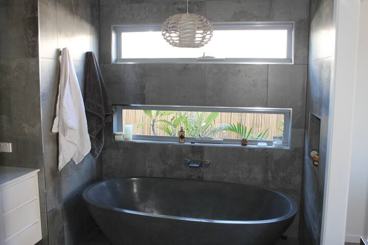 Salt Entertainer gallery image 3