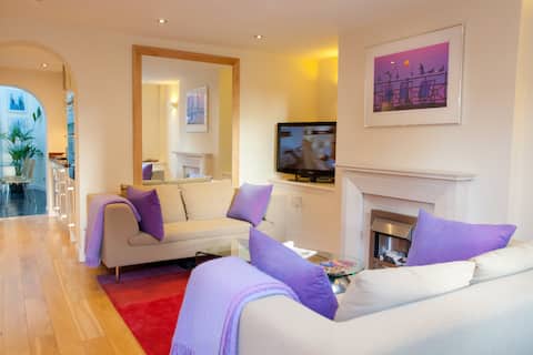 Top performing Airbnb: Charming house, ultimate Oxford location in Oxford